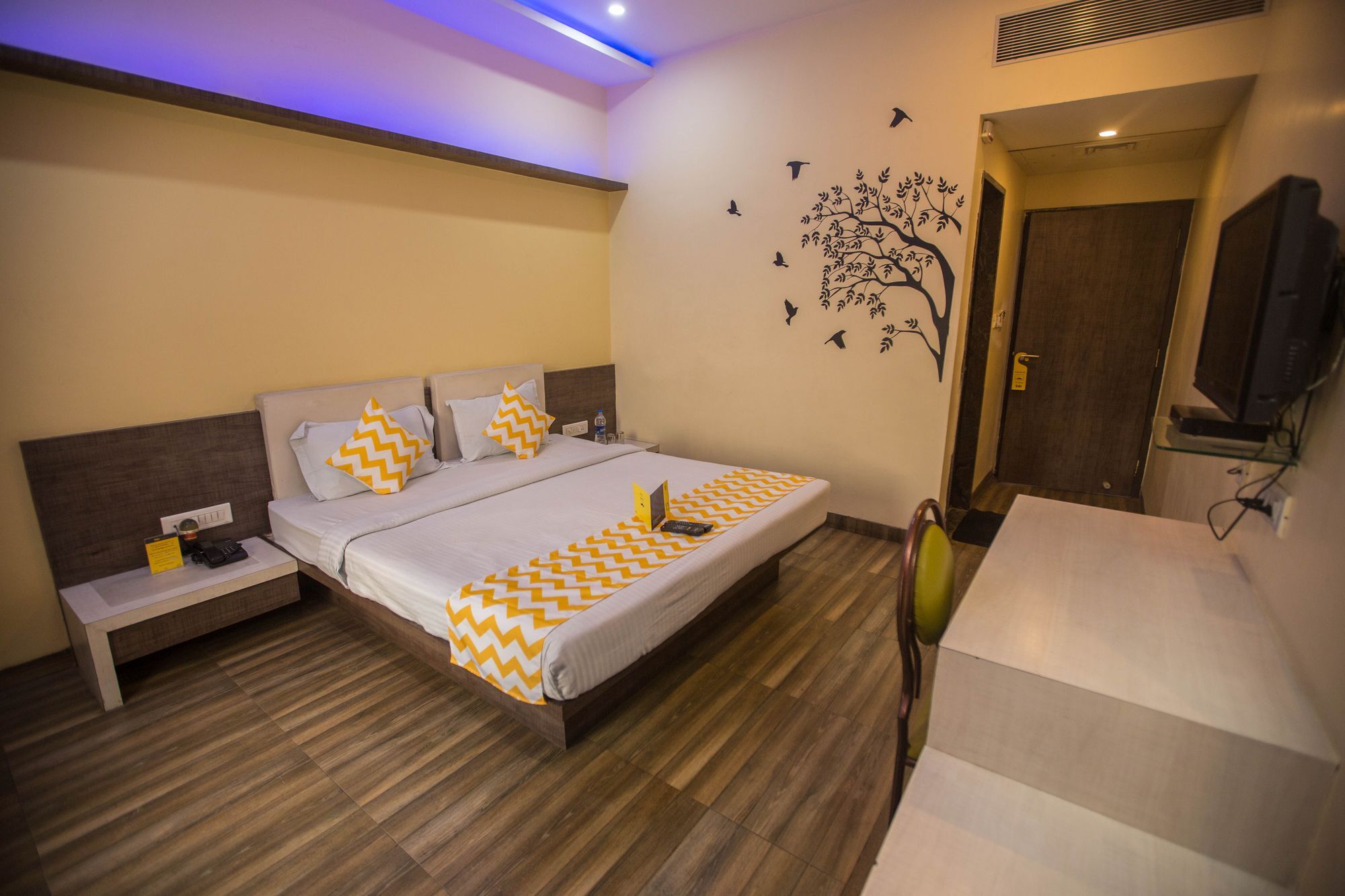 Capital O Swan Paradise Indore Exteriör bild